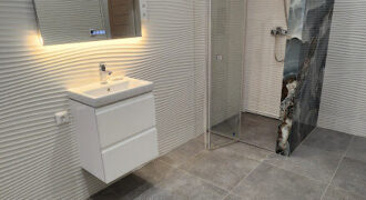 Corvin köznél kiadó, bútorozott, gépesített lakás!