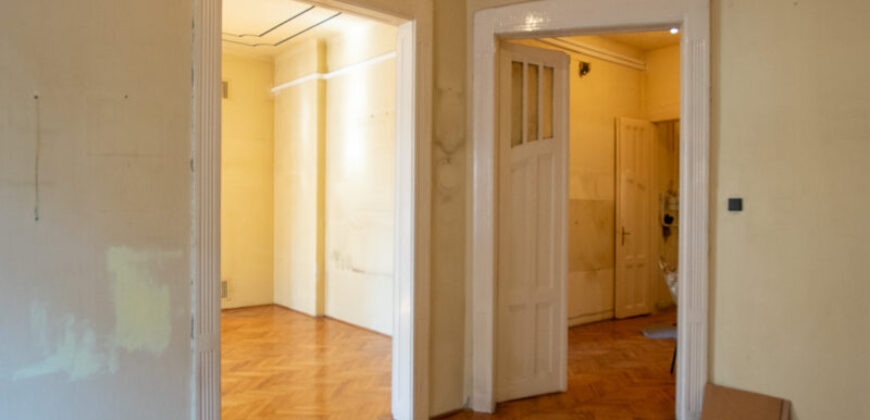 KIVÁLÓ LEHETŐSÉG, FELÚJÍTANDÓ NAGYPOLGÁRI LAKÁS A KÖRÚTHOZ KÖZEL!