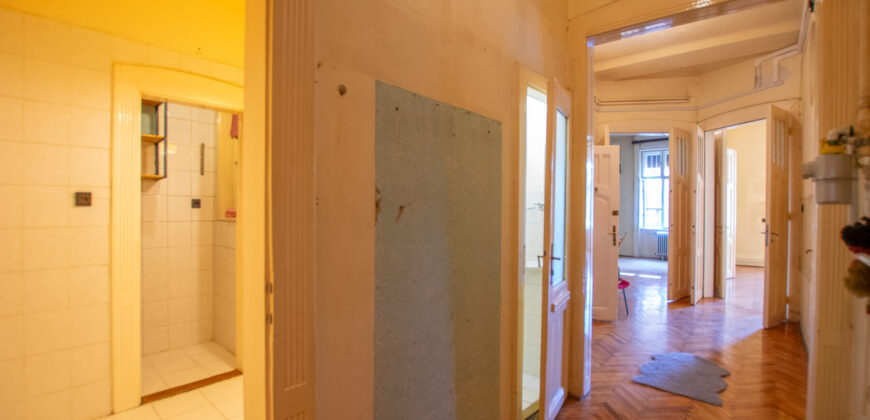 KIVÁLÓ LEHETŐSÉG, FELÚJÍTANDÓ NAGYPOLGÁRI LAKÁS A KÖRÚTHOZ KÖZEL!