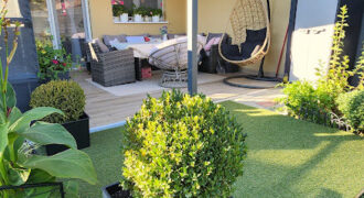 Új építésű, modern ikerház eladó – teljesen leválasztott kerttel és igényes belsővel, udvari beállóval!