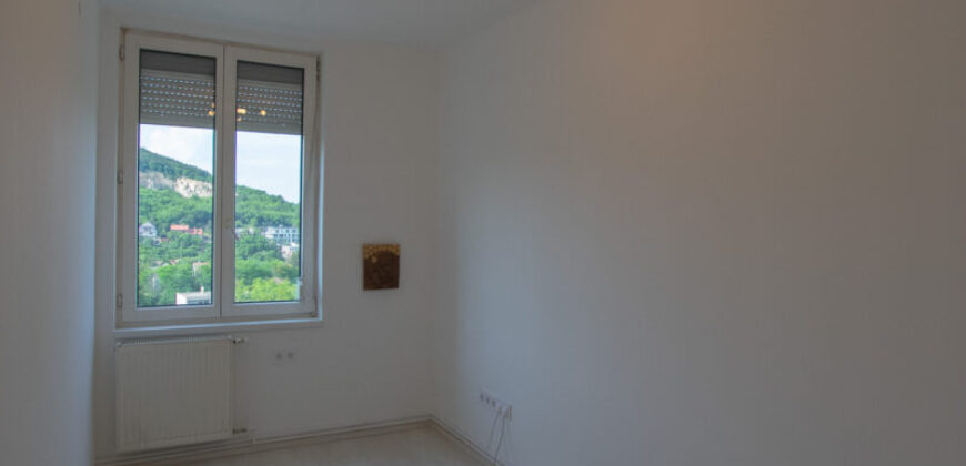 PANORÁMÁS, VILÁGOS LAKÁS ZÖLD KÖRNYEZETBEN, A II. KERÜLETBEN!