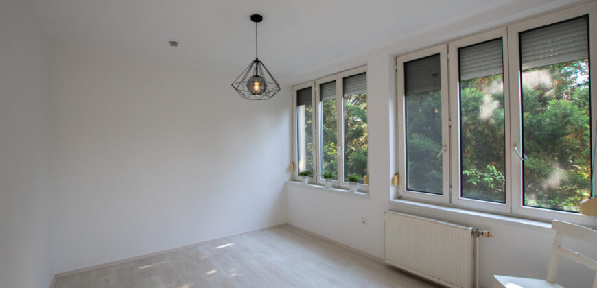 PANORÁMÁS, VILÁGOS LAKÁS ZÖLD KÖRNYEZETBEN, A II. KERÜLETBEN!