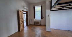 Nagy Fuvaros utcában, a körúttól 8 perc sétára emeleti, csendes lakás!