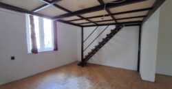 Nagy Fuvaros utcában, a körúttól 8 perc sétára emeleti, csendes lakás!