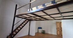 Nagy Fuvaros utcában, a körúttól 8 perc sétára emeleti, csendes lakás!