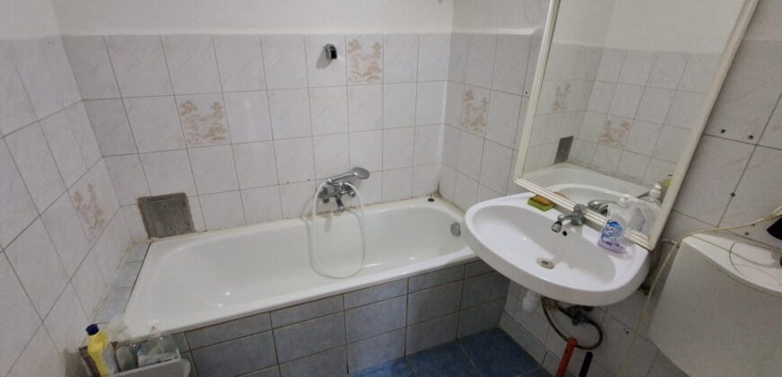 Nagy Fuvaros utcában, a körúttól 8 perc sétára emeleti, csendes lakás!