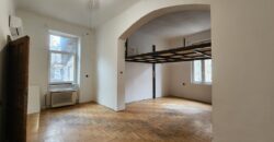 Nagy Fuvaros utcában, a körúttól 8 perc sétára emeleti, csendes lakás!