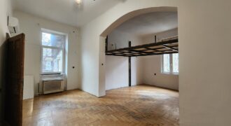 Nagy Fuvaros utcában, a körúttól 8 perc sétára emeleti, csendes lakás!