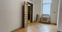 Nagy Fuvaros utcában, a körúttól 8 perc sétára emeleti, csendes lakás!