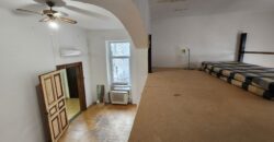 Nagy Fuvaros utcában, a körúttól 8 perc sétára emeleti, csendes lakás!