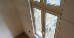 Nagy Fuvaros utcában, a körúttól 8 perc sétára emeleti, csendes lakás!