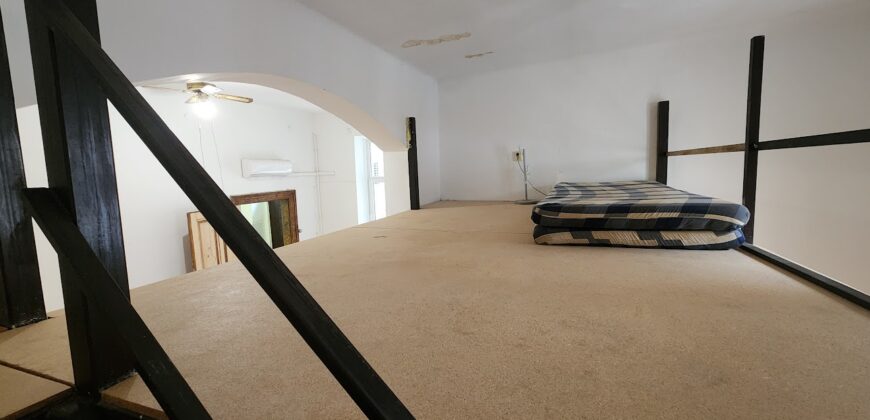 Nagy Fuvaros utcában, a körúttól 8 perc sétára emeleti, csendes lakás!