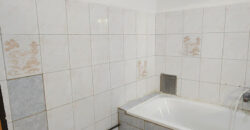 Nagy Fuvaros utcában, a körúttól 8 perc sétára emeleti, csendes lakás!