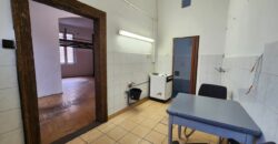 Nagy Fuvaros utcában, a körúttól 8 perc sétára emeleti, csendes lakás!