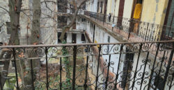 Nagy Fuvaros utcában, a körúttól 8 perc sétára emeleti, csendes lakás!