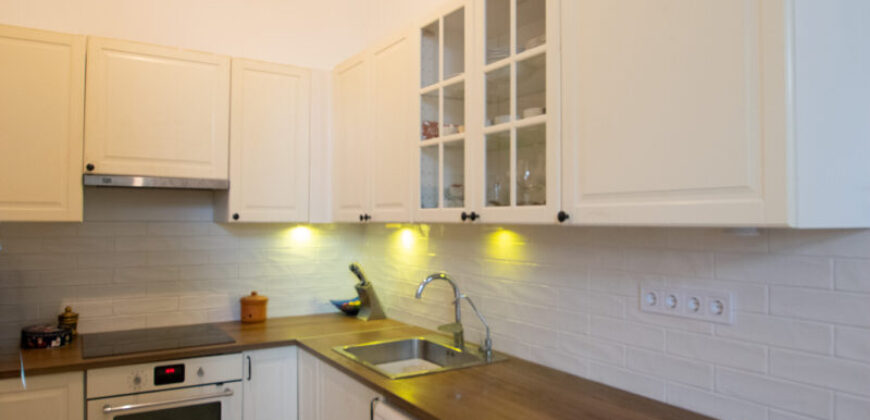 SZENTENDRE–51 nm–1+2 SZOBA–KERT–TERASZ–JÓ ÁLLAPOTÚ