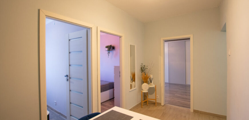 Eladó TELJES KÖRŰEN felújított, erkélyes panel lakás Budapesten a XIII. kerületben, Angyalföldön!