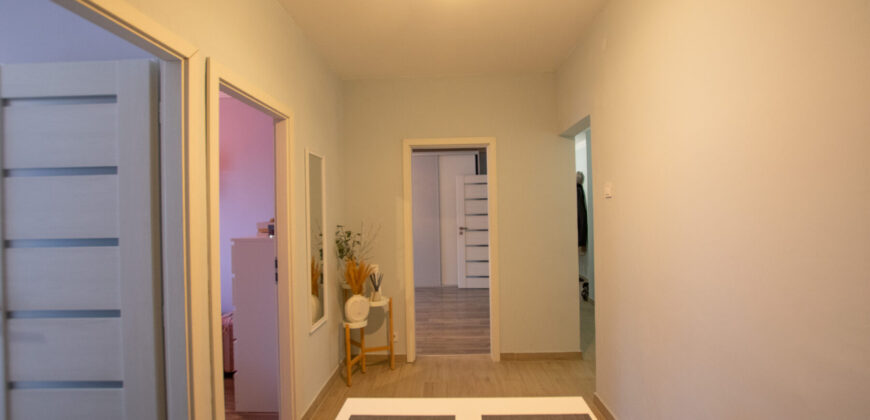 Eladó TELJES KÖRŰEN felújított, erkélyes panel lakás Budapesten a XIII. kerületben, Angyalföldön!