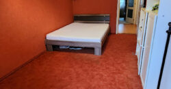 🏡 Tágas, kertes hangulatú otthon Pestszentimre szívében! Eladó a 18. kerületben, a Nemes utca végénél egy 2000-ben épült, tégla építésű, földszinti lakás. Ha fontos a jó elosztás és a zöld környezet, de szeretnéd a saját ízlésedre formálni új otthonodat, ez a te lehetőséged!