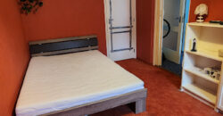 🏡 Tágas, kertes hangulatú otthon Pestszentimre szívében! Eladó a 18. kerületben, a Nemes utca végénél egy 2000-ben épült, tégla építésű, földszinti lakás. Ha fontos a jó elosztás és a zöld környezet, de szeretnéd a saját ízlésedre formálni új otthonodat, ez a te lehetőséged!