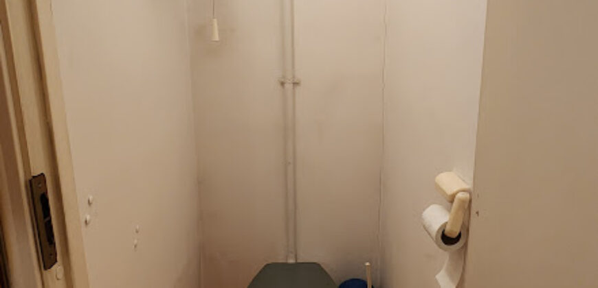 🏡 Tágas, kertes hangulatú otthon Pestszentimre szívében! Eladó a 18. kerületben, a Nemes utca végénél egy 2000-ben épült, tégla építésű, földszinti lakás. Ha fontos a jó elosztás és a zöld környezet, de szeretnéd a saját ízlésedre formálni új otthonodat, ez a te lehetőséged!