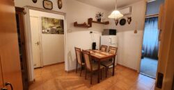 🏡 Tágas, kertes hangulatú otthon Pestszentimre szívében! Eladó a 18. kerületben, a Nemes utca végénél egy 2000-ben épült, tégla építésű, földszinti lakás. Ha fontos a jó elosztás és a zöld környezet, de szeretnéd a saját ízlésedre formálni új otthonodat, ez a te lehetőséged!