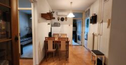 🏡 Tágas, kertes hangulatú otthon Pestszentimre szívében! Eladó a 18. kerületben, a Nemes utca végénél egy 2000-ben épült, tégla építésű, földszinti lakás. Ha fontos a jó elosztás és a zöld környezet, de szeretnéd a saját ízlésedre formálni új otthonodat, ez a te lehetőséged!