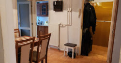 🏡 Tágas, kertes hangulatú otthon Pestszentimre szívében! Eladó a 18. kerületben, a Nemes utca végénél egy 2000-ben épült, tégla építésű, földszinti lakás. Ha fontos a jó elosztás és a zöld környezet, de szeretnéd a saját ízlésedre formálni új otthonodat, ez a te lehetőséged!