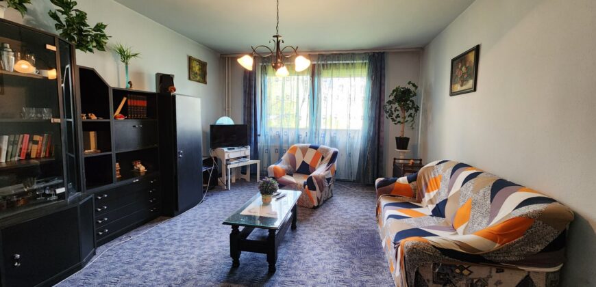 🏡 Tágas, kertes hangulatú otthon Pestszentimre szívében! Eladó a 18. kerületben, a Nemes utca végénél egy 2000-ben épült, tégla építésű, földszinti lakás. Ha fontos a jó elosztás és a zöld környezet, de szeretnéd a saját ízlésedre formálni új otthonodat, ez a te lehetőséged!