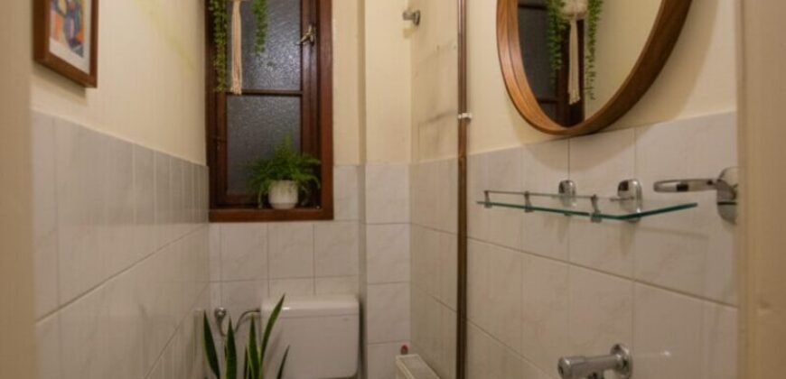 Budapest Visegrádi utcában eladó egy 105 nm nagyságú felújítandó nagypolgári lakás, liftes társas házban.