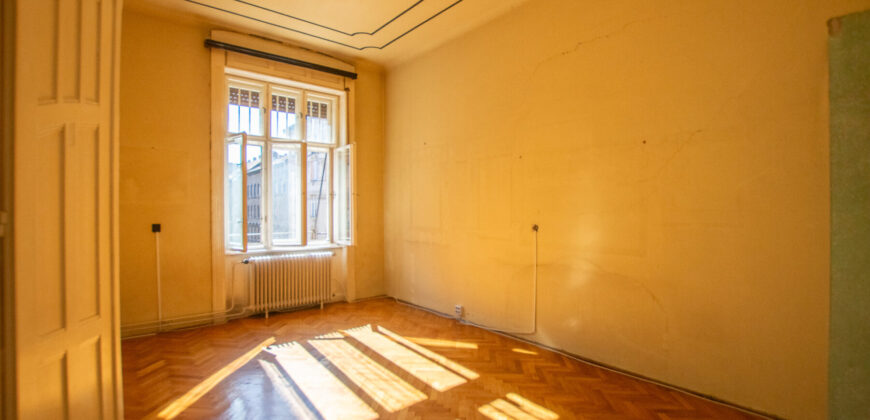 Budapest Visegrádi utcában eladó egy 105 nm nagyságú felújítandó nagypolgári lakás, liftes társas házban.