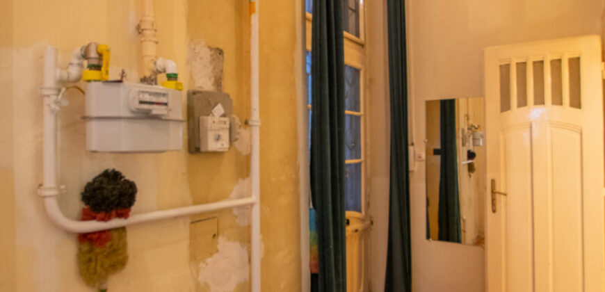 Budapest Visegrádi utcában eladó egy 105 nm nagyságú felújítandó nagypolgári lakás, liftes társas házban.