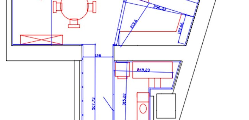 Ízléses – magas minőségű felújítás egy első emeleti világos lakásban a Kálvária térnél.