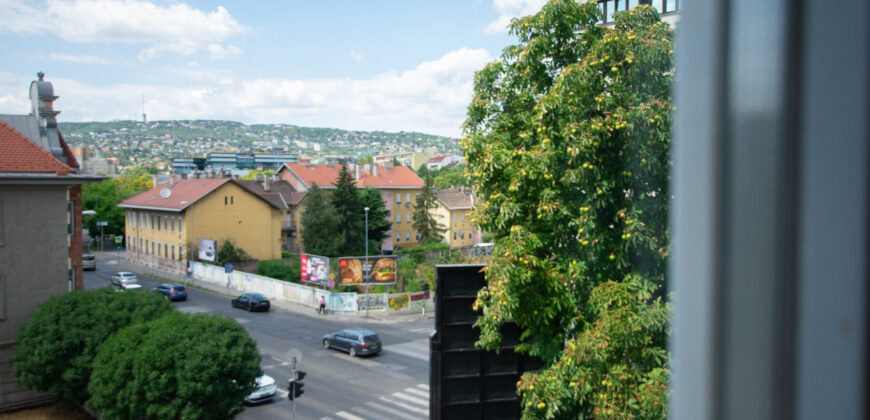 BUDAPEST I. KERÜLET – KRISZTINAVÁROS – ERKÉLYES POLGÁRI LAKÁS ELADÓ A GELLÉRT-HEGY LÁBÁNÁL